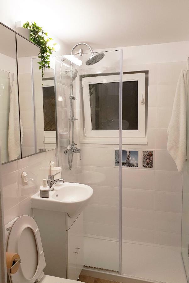 Central Stylish & Cozy One Bedroom Apartment - Adela Accommodation - Ideal For Long Stays Βουκουρέστι Εξωτερικό φωτογραφία